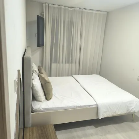 Suiton6 Апартхотел *